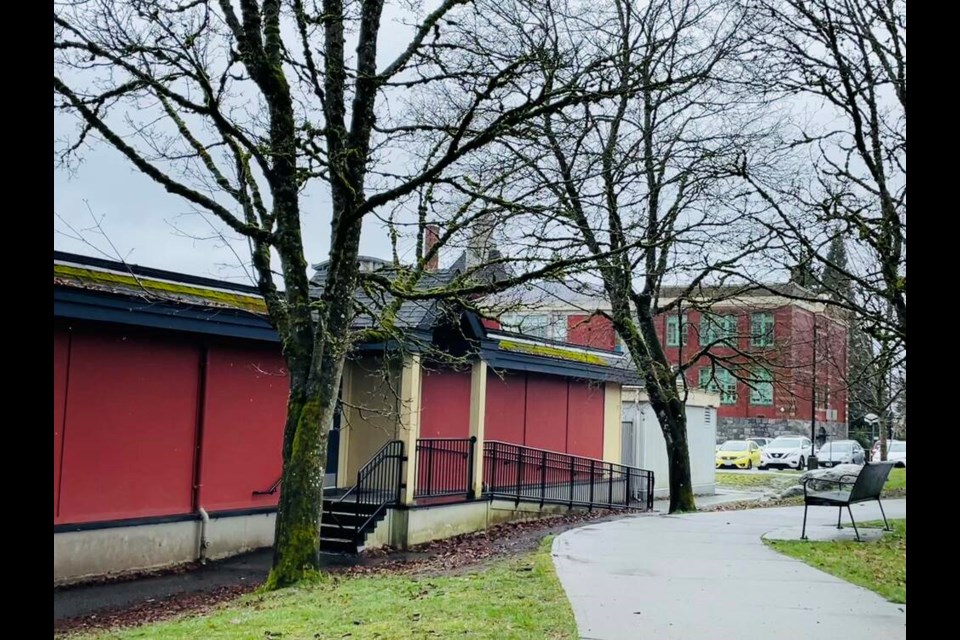 A modular building was added to the Ridgeway Elementary school grounds several ears ago, expanding the number of students who could attend the school while the school district waits for provincial approvals of a new elementary school. | Jane Seyd / North Shore News 