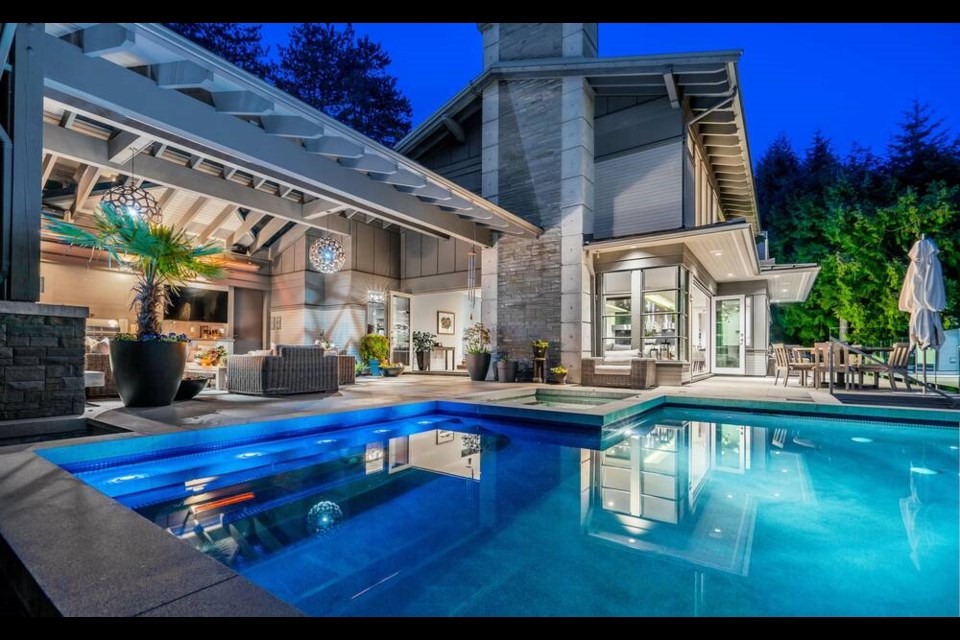 This luxury mansion at 4360 Rockridge Road in West Van recently sold for $10.1 million. | zealty.ca 