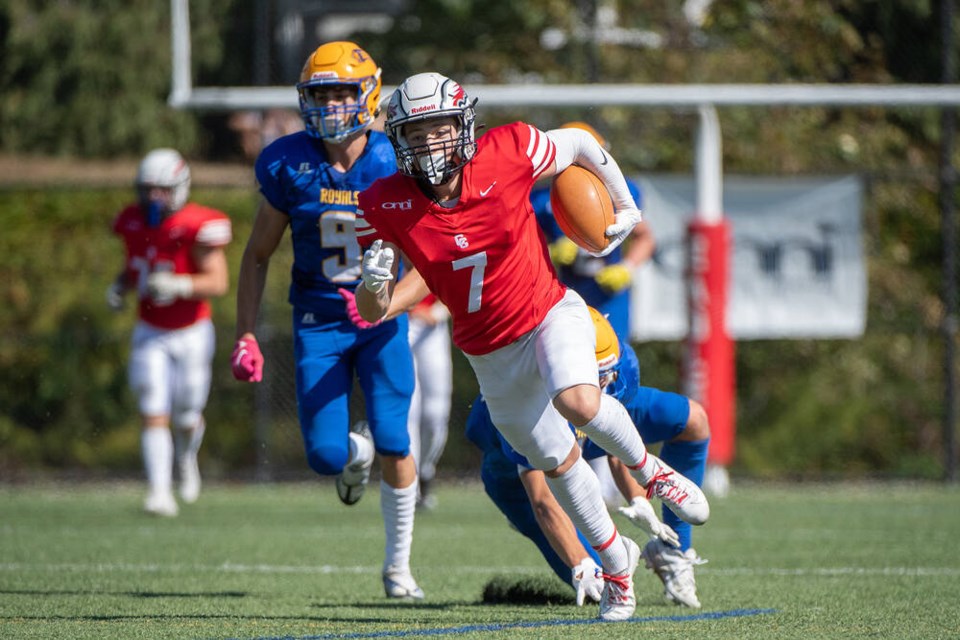 Carson Graham’s Fin Nemeth (7) makes a running play. The receiver was a standout with 117 receiving yards and three touchdowns at the Buchanan Bowl on Saturday, Sept. 9. | Blair Shier 