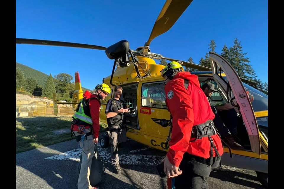 North Shore Rescue team members were kept busy over the Thanksgiving weekend with four separate calls, including three for lost or injured hikers on North Shore trails. | North Shore Rescue 
