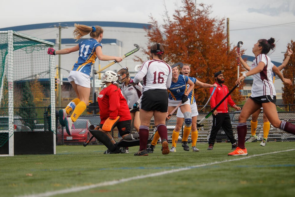 A last-second goal clinches the provincial title for the Handsworth Royals senior girls field hockey team. | Taryn & Mae Photography 
