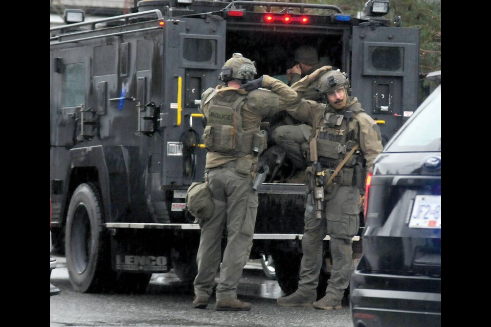 North Vancouver RCMP asked public to keep back as they dealt with an incident in Central Lonsdale, Jan. 5, 2024. | Paul McGrath / North Shore News