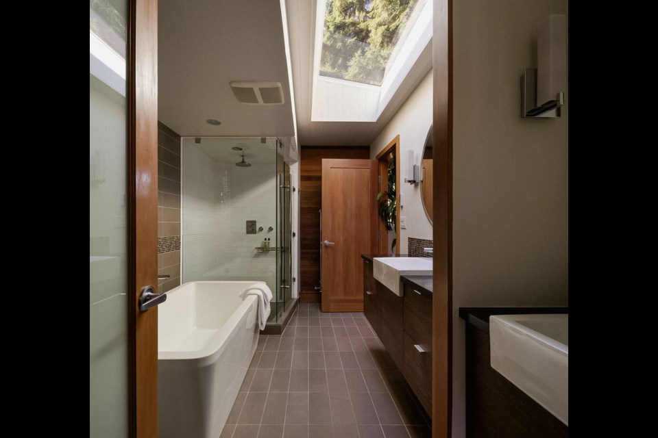 A skylight lets the sun into a bathroom. | Barbara Tili / West Coast Modern 