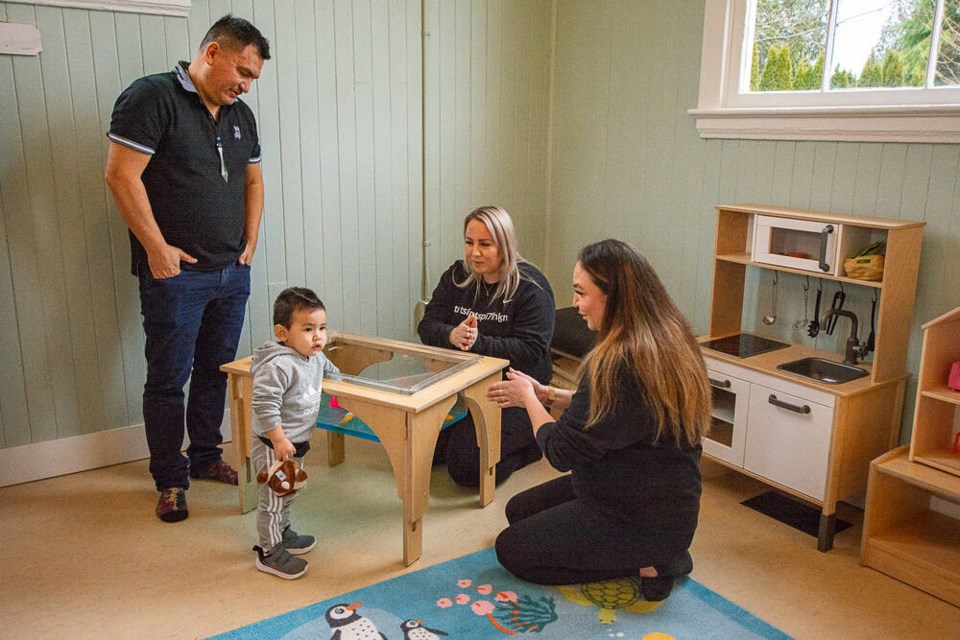 web1_squamish-nation-language-nest-yellow-schoolhouse-parent-child