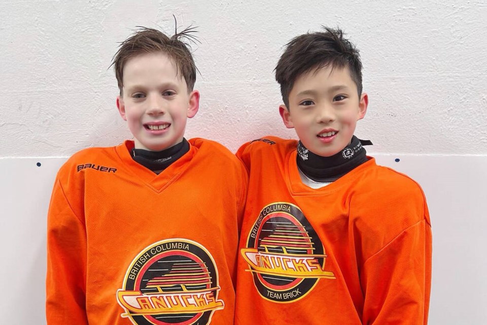 web1_team-bc-brick-hockey-players-north-vancouver