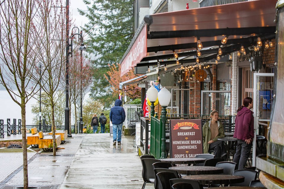 web1_2024-4-11---deep-cove-street-honey---nick-laba
