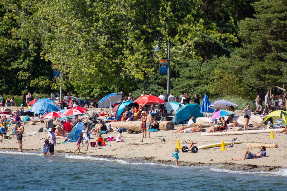 web1_20230701-ambleside-beach