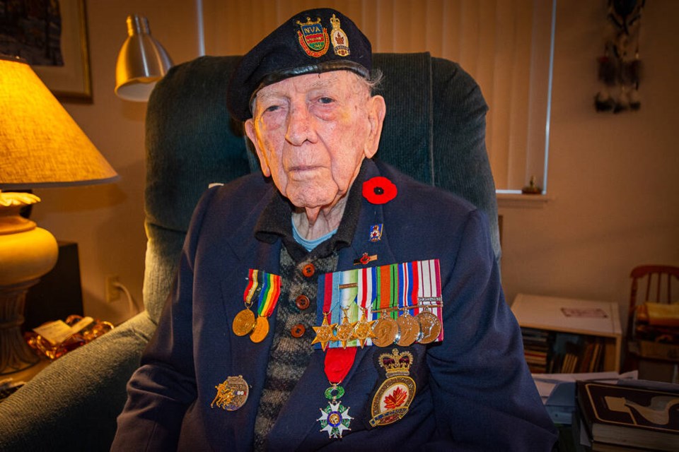 Harry Greenwood was a signalman on HMS Jaunty, a rescue tug, which sailed in the first wave of D-Day landings on June 6, 1944. | Nick Laba / North Shore Ƶapp 