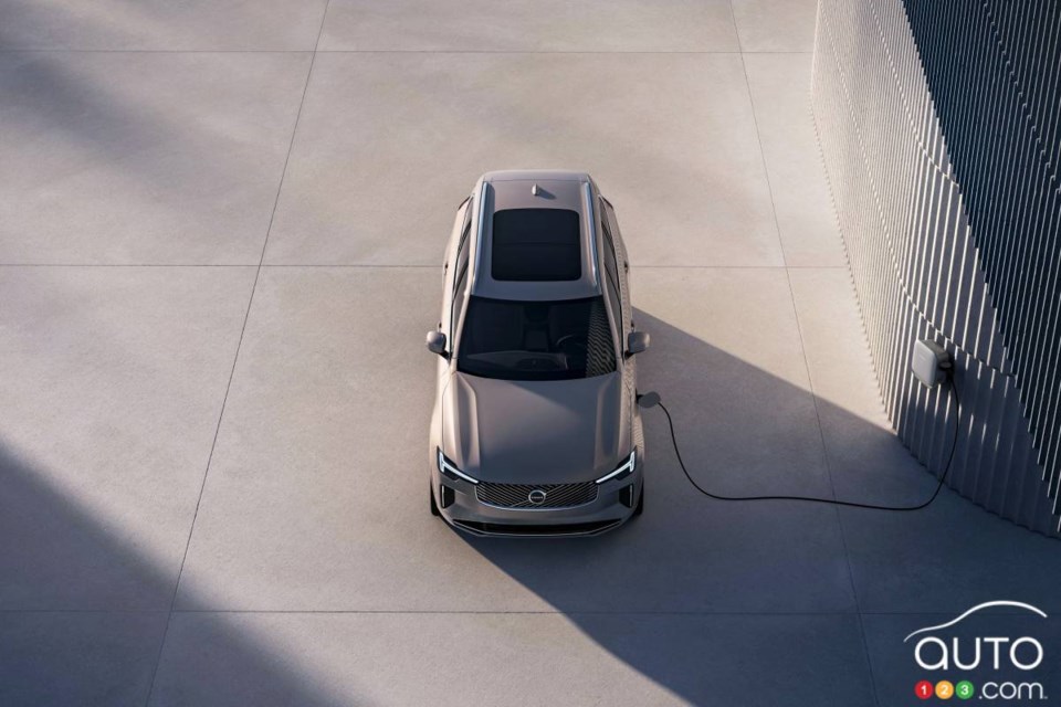 331874_new_volvo_xc90_exteriorsfr