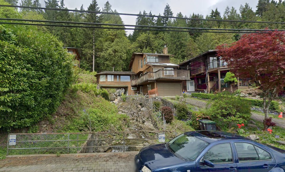 web1_panorama-creek-flood