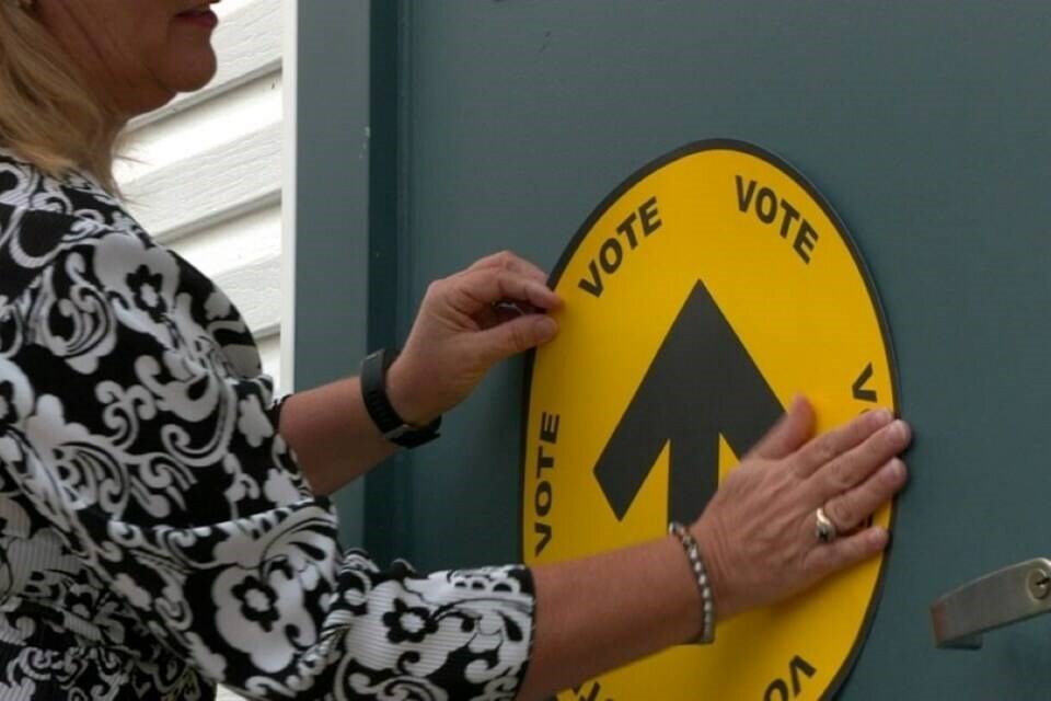web1_vote-sign-elections-canada