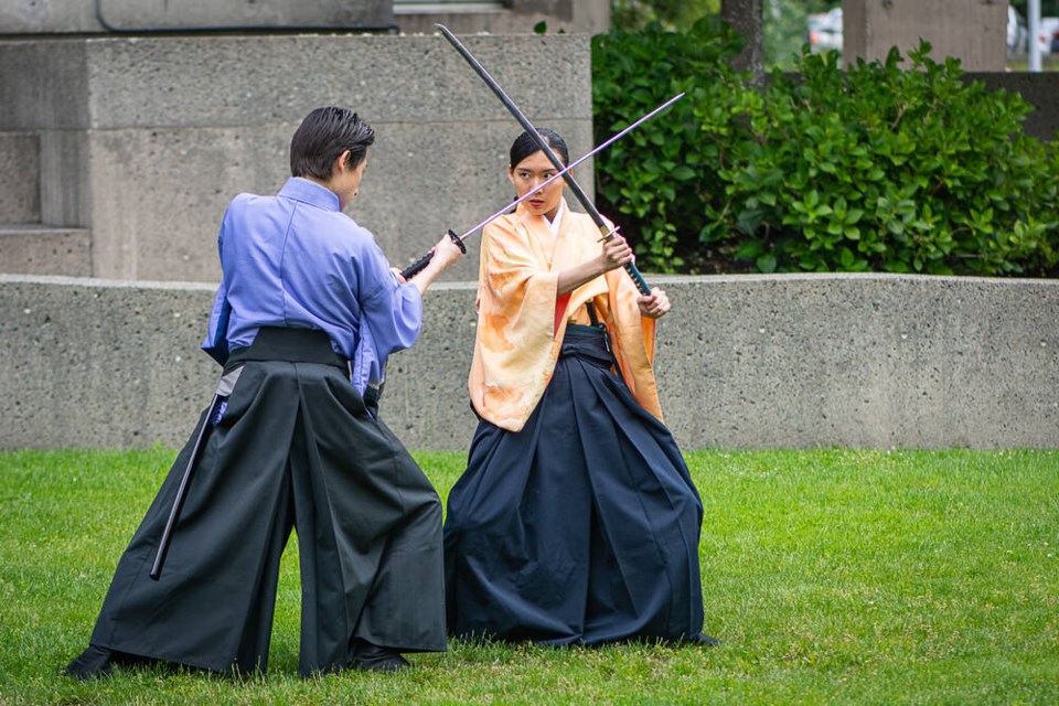 web1_20250521-shogun-actors-capu-sword-fight-full-body