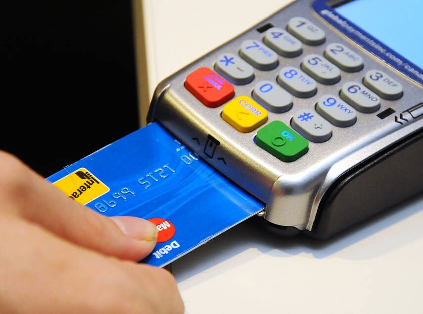 web1_debit-machine-close