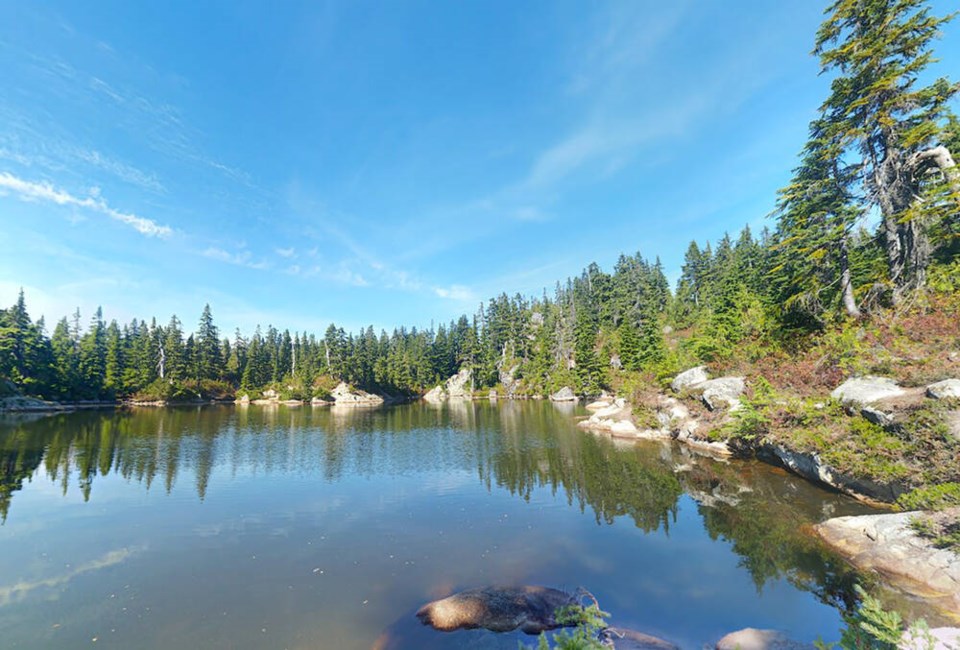 web1_cabin-lake