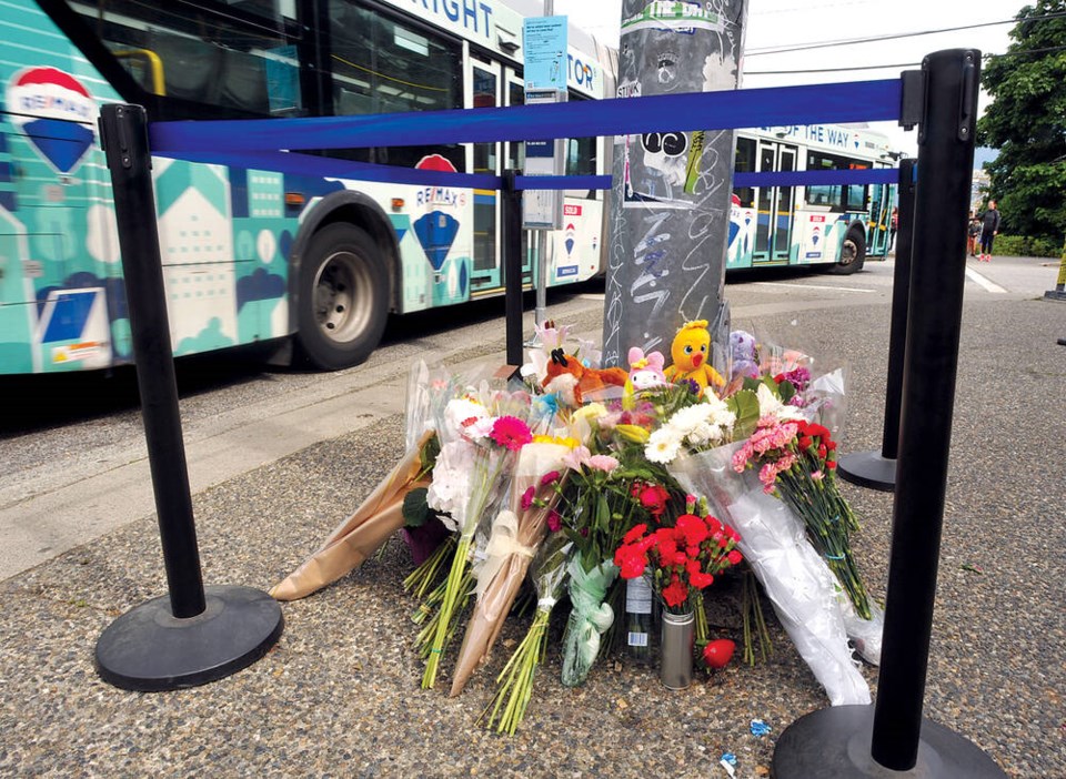 web1_nsn-20250530-horeseshoe-bay-bus-crash-memorial-02