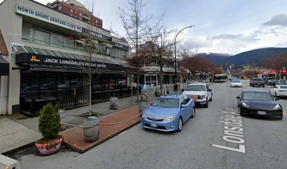 web1_jack-lonsdale-s-public-house-curbside-patio