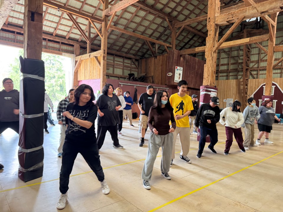 outside-looking-in-rehersal