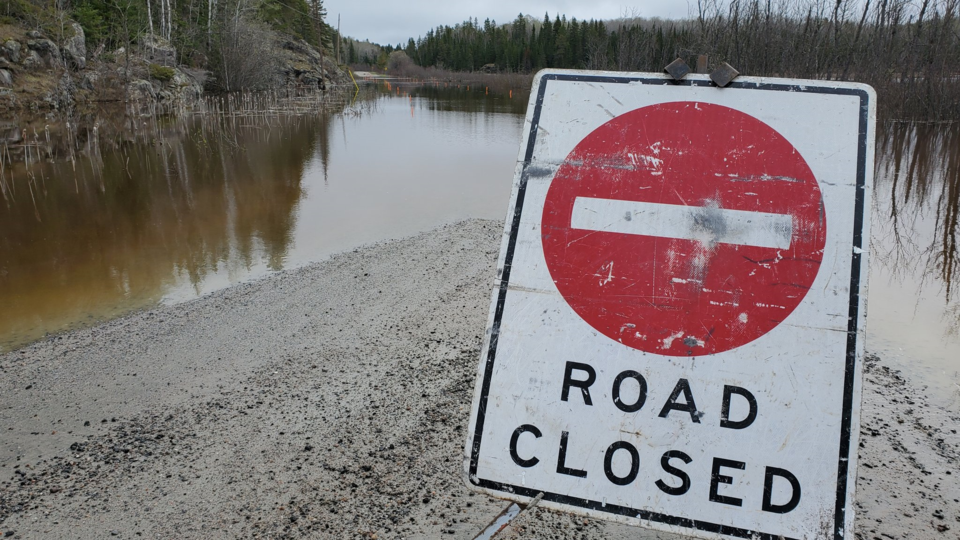 Flood road closed NWO