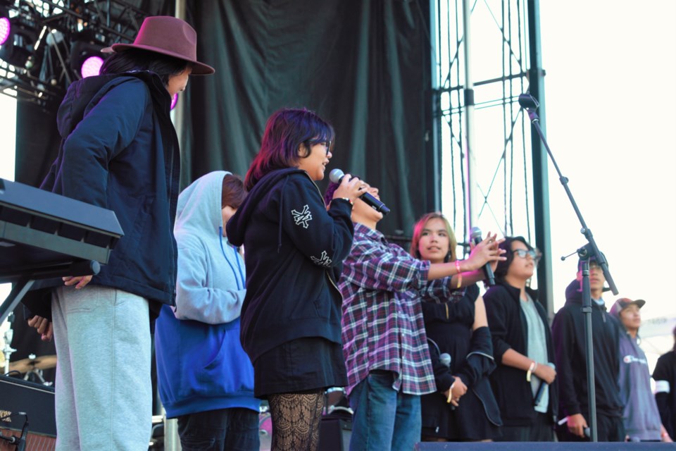 Deer Lake First Nation Student take the stage at Wake the Giant to perform original song (Ian Kaufman, tbnewswatch)