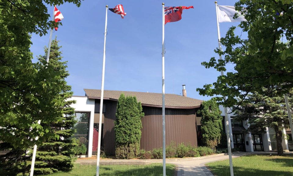 fort-frances-municipal-office Crop1