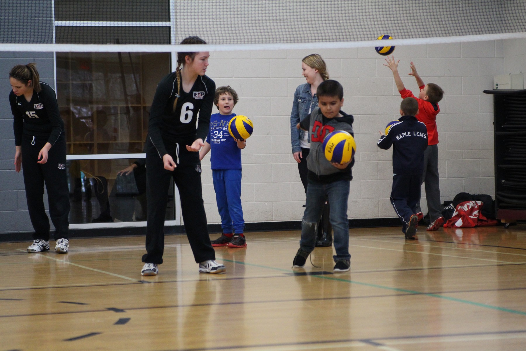2020 Summer Camps Children playing Volleyball | YMCA Oakville
