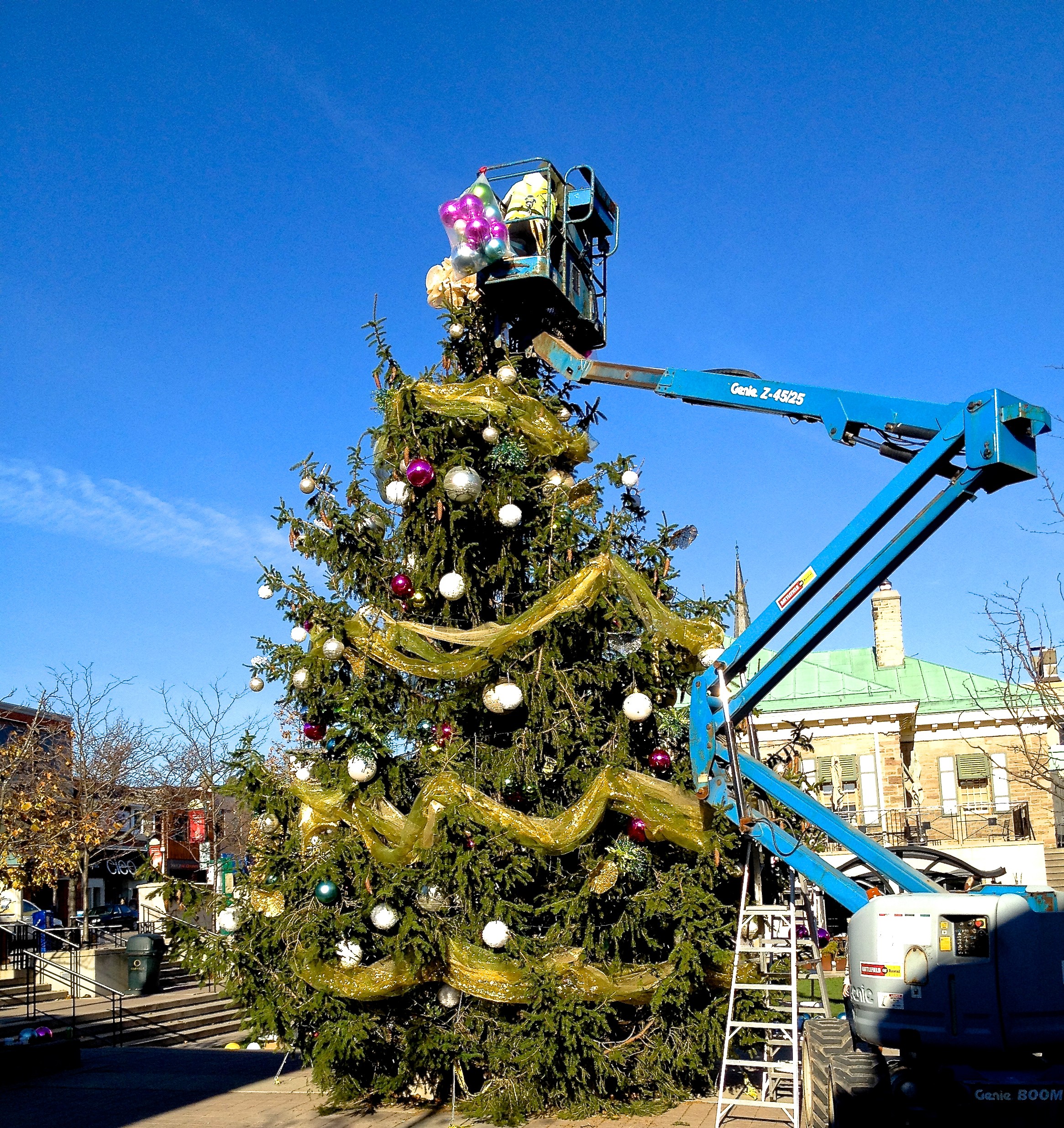Christmas Tree Decorating in Oakville Town Square 2013 | Janet Bedford