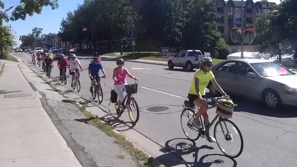 Several people on bikes | Cycle Oakville