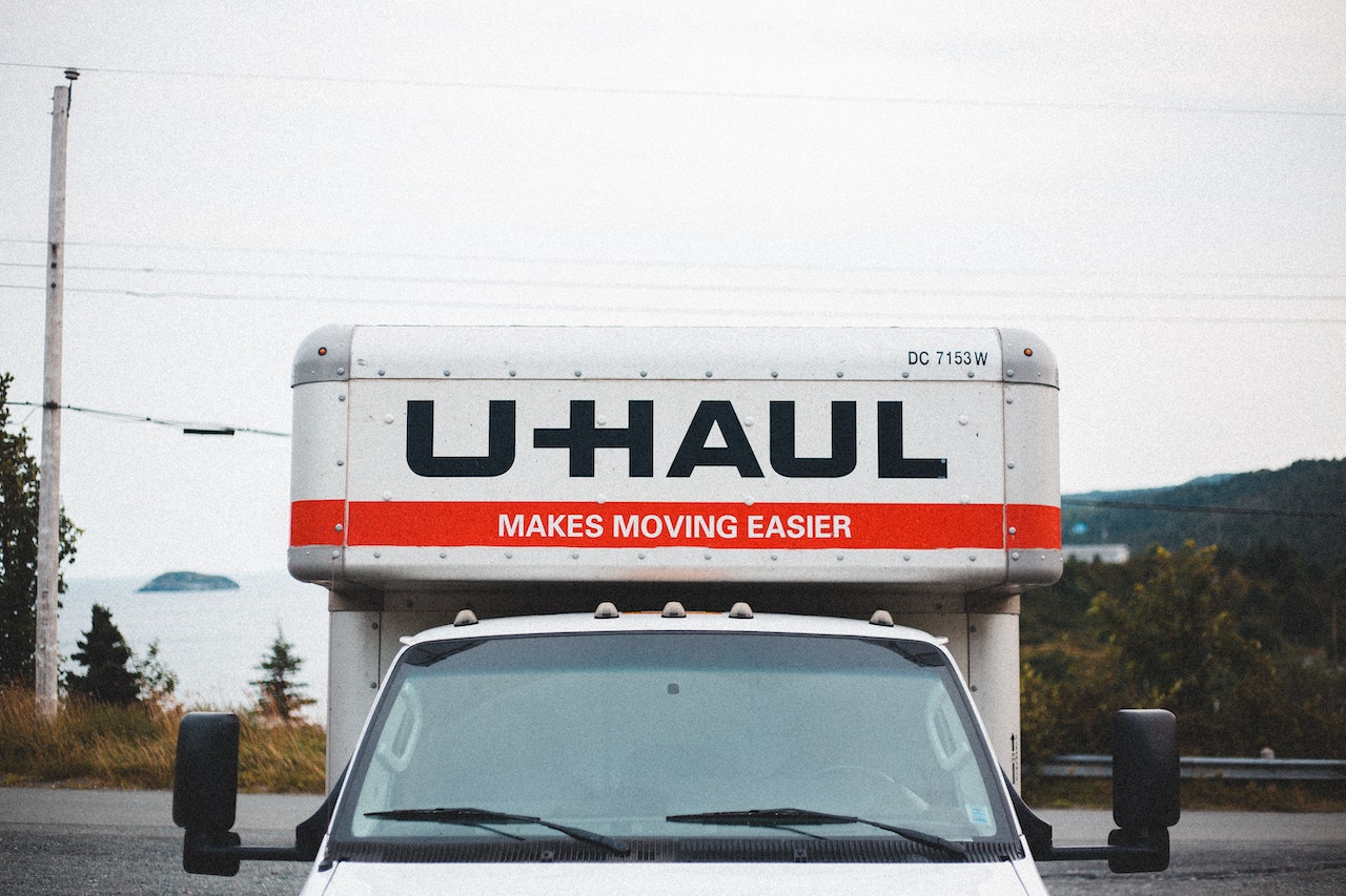 A U-Haul truck | Pexels