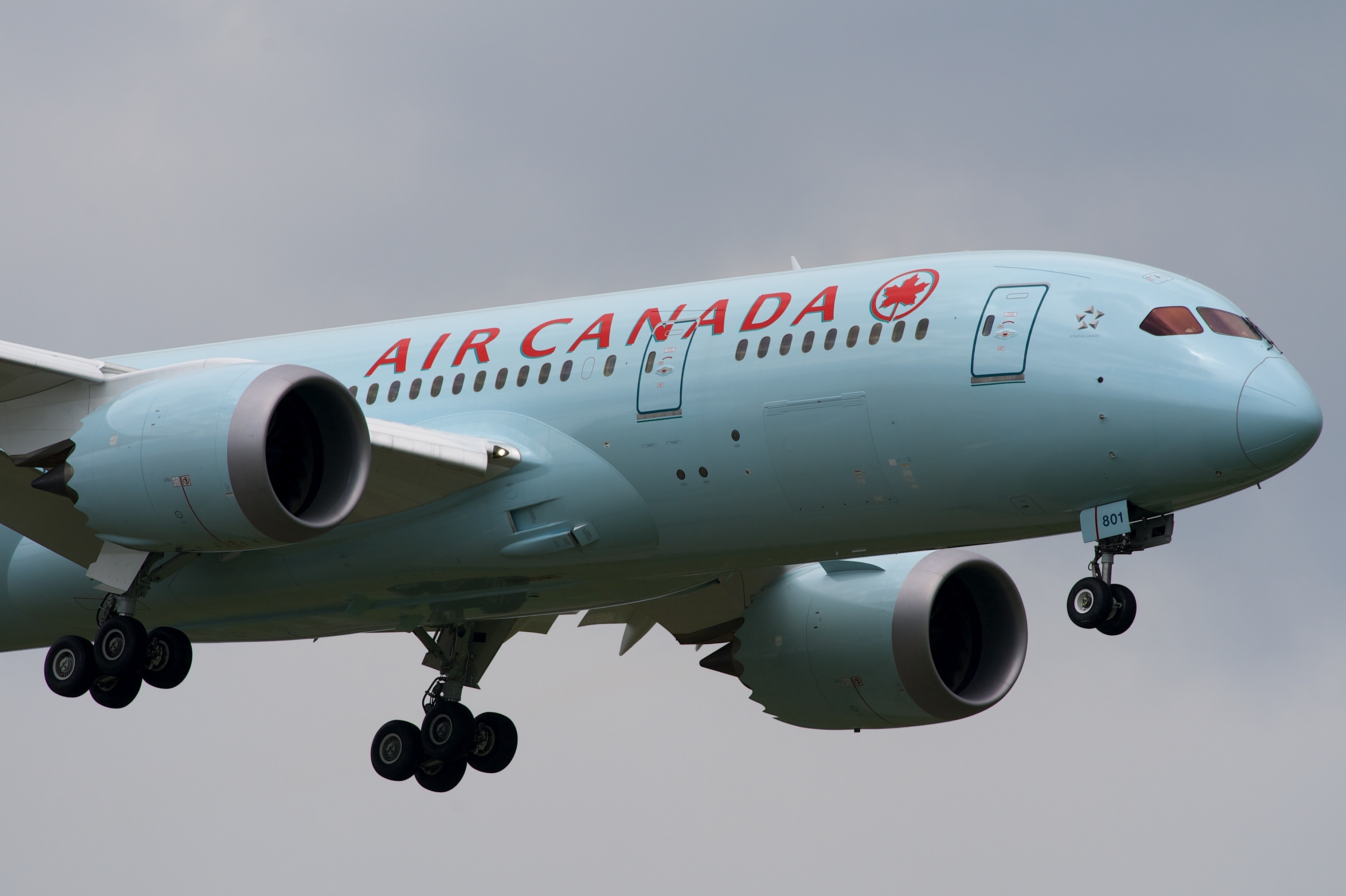 Air Canada Plane Landing | BriYYZ via Foter.com  -  CC BY-SA