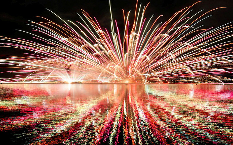Canada 150 Fireworks | maf04  -  Foter  -  CC BY-SA 2.0