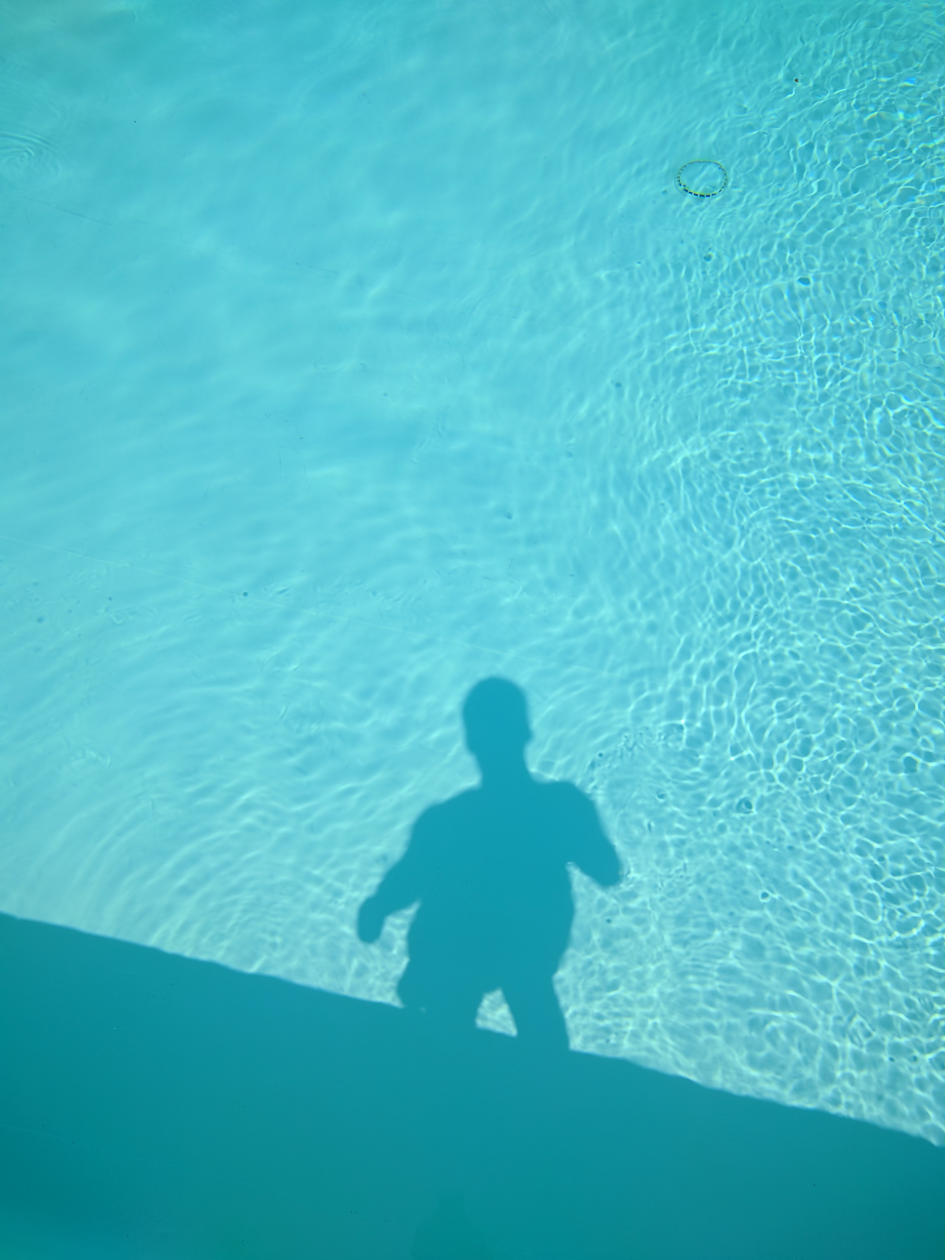 outdoor pools | Andrii Leonov on Unsplash