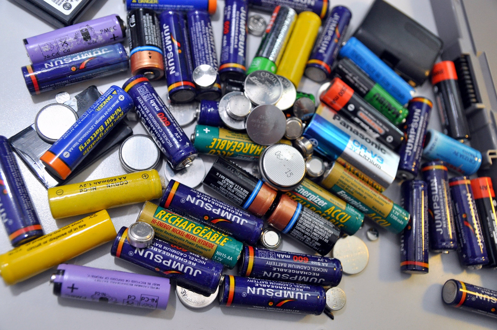 Batteries to be discarded | bitslammer  -  Foter  -  CC BY-SA 2.0