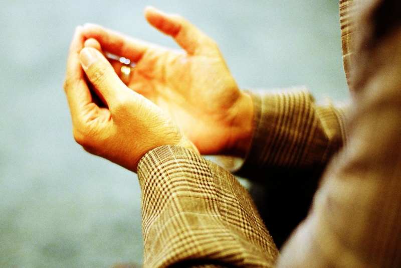 a cupping of hands in muslim prayer | t-bet  -  DecorLove.com  -  CC BY-ND