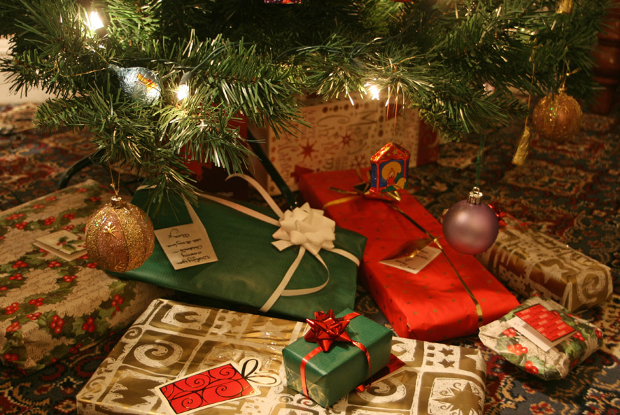 Christmas presents under the tree | Photo credit: Alan Cleaver via Foter.com  -  CC BY