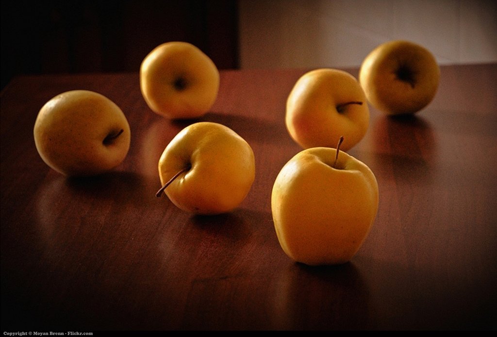 Table with Apples | Moyan_Brenn via Foter.com  -  CC BY