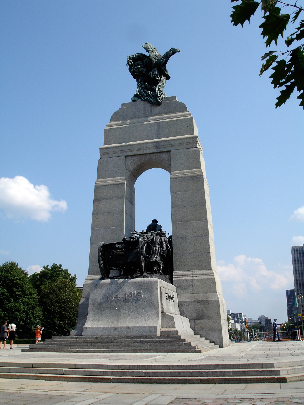 National War Memorial | daryl_mitchell  -  Foter  -  CC BY-SA