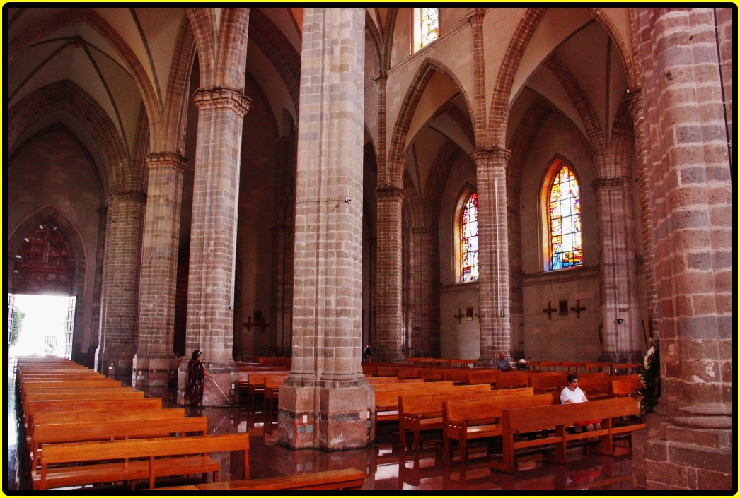 Interior of Gothic Church | Enrique López-Tamayo Biosca