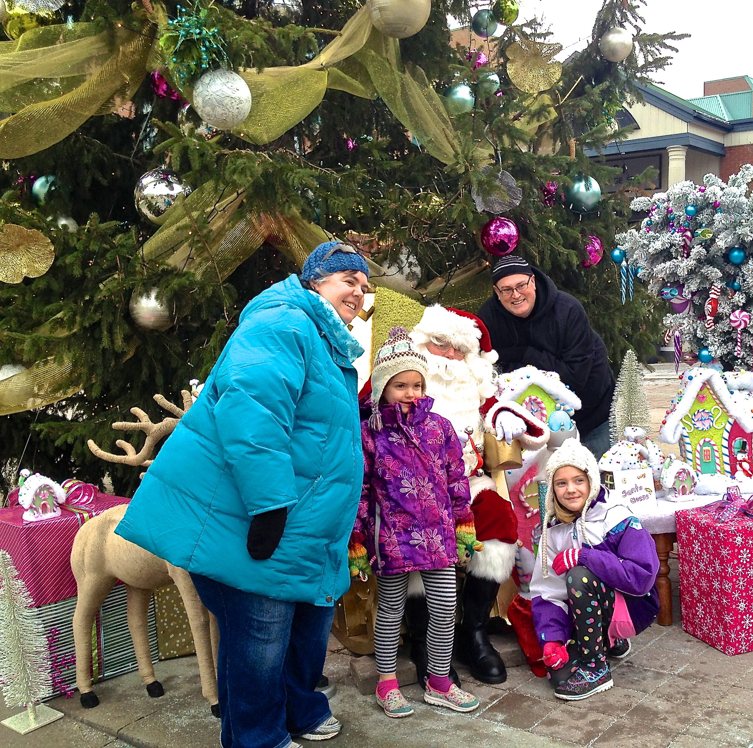 Family possing with Santa, Oakville town square | Oakville News