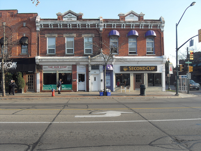Facing South at Lakeshore  &  Navy looking at Second Cup | Oakville News