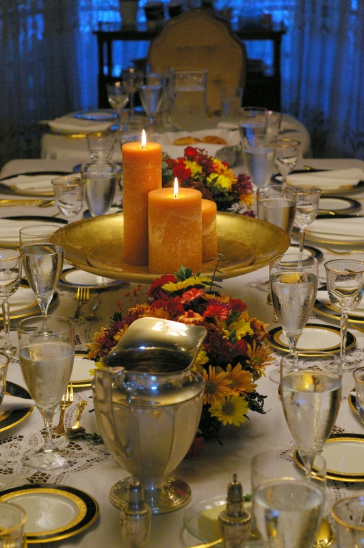 Thanksgiving Table | AlphaTangoBravo  -  Adam Baker  -  Foter  -  CC BY