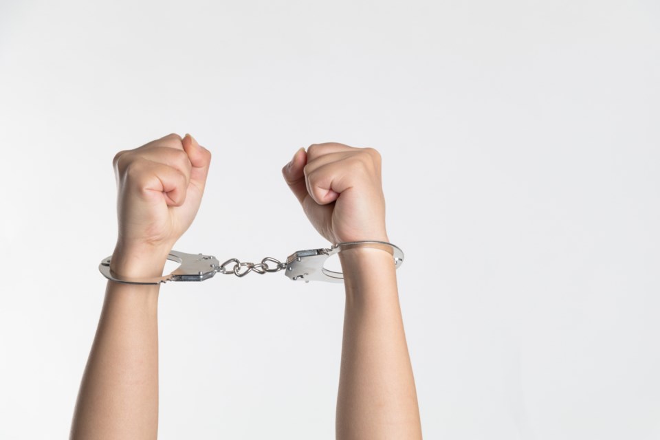 handcuffed-police-crime-niu-niu-unsplash-5