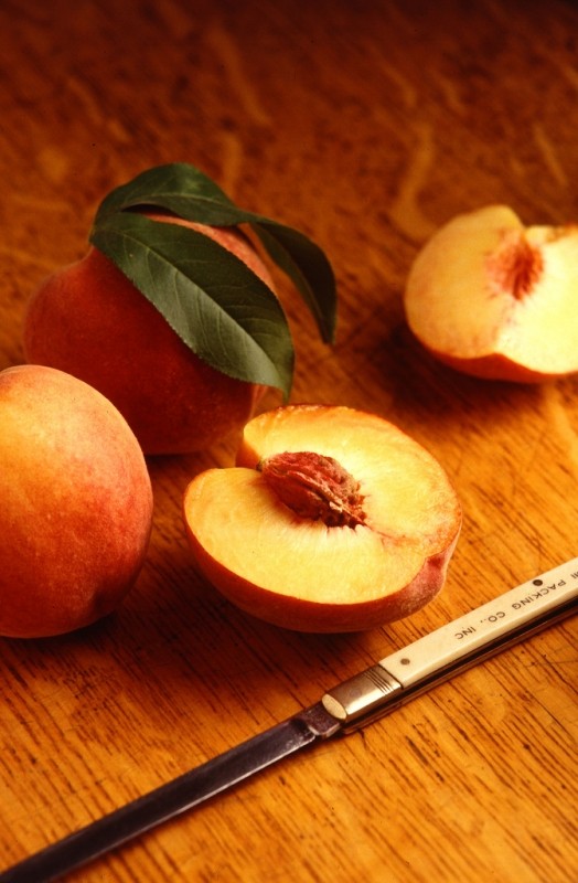 Peach cut in half with pit |   -  Foter  -  CC BY