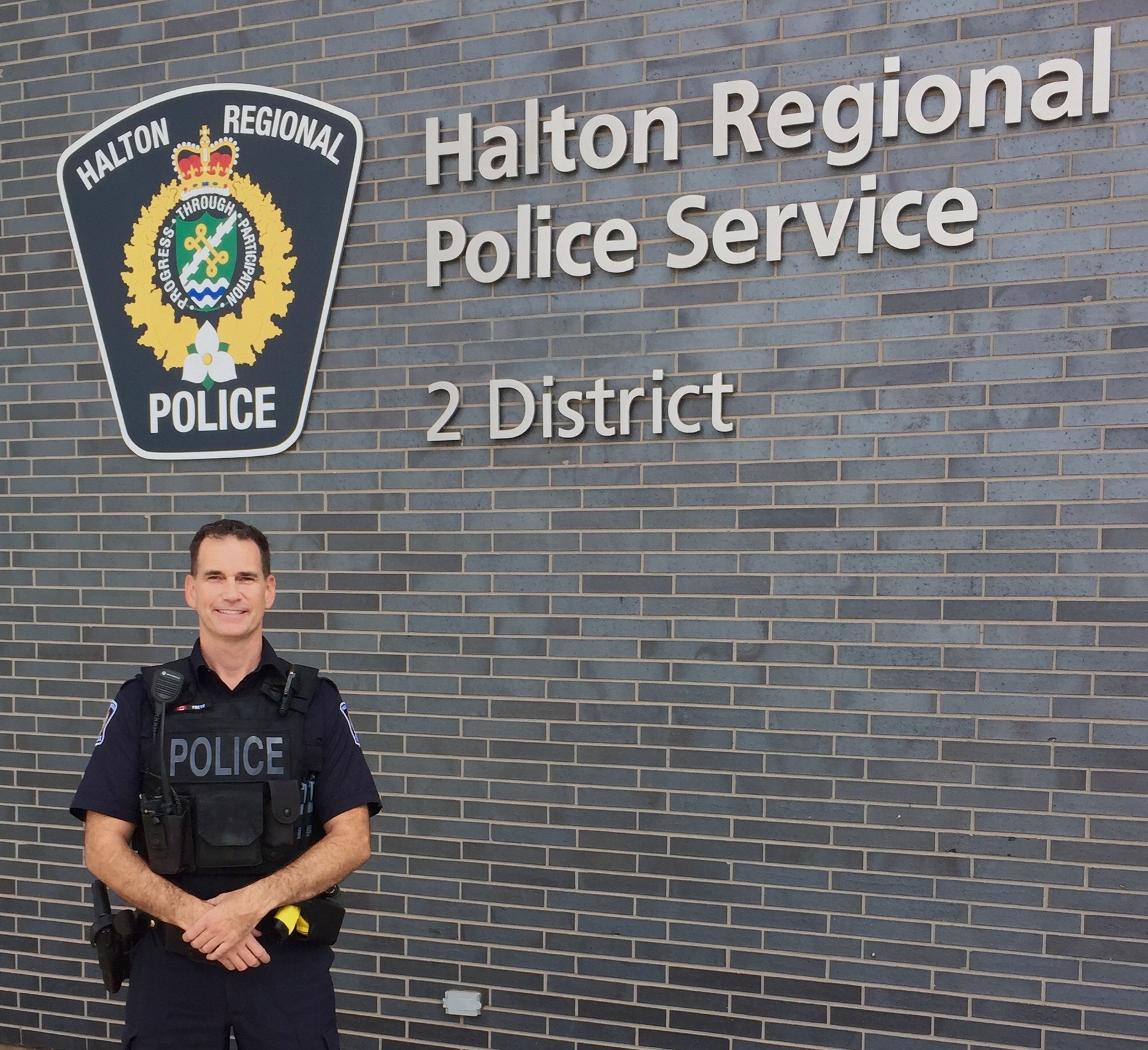 stabbed Male white Constable in front of Division 2 halton regional police | OakvilleNews.Org