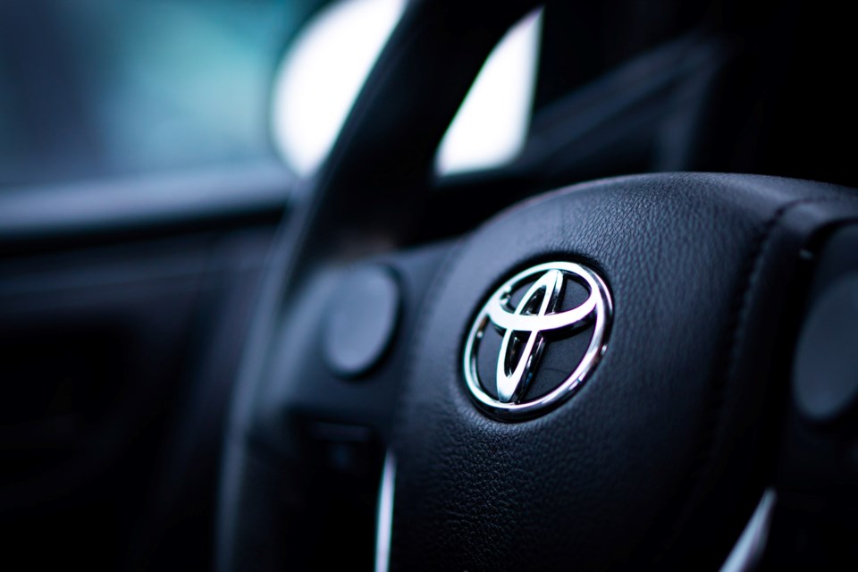 Toyota-logo-steering-wheel-christina-telep-unsplash