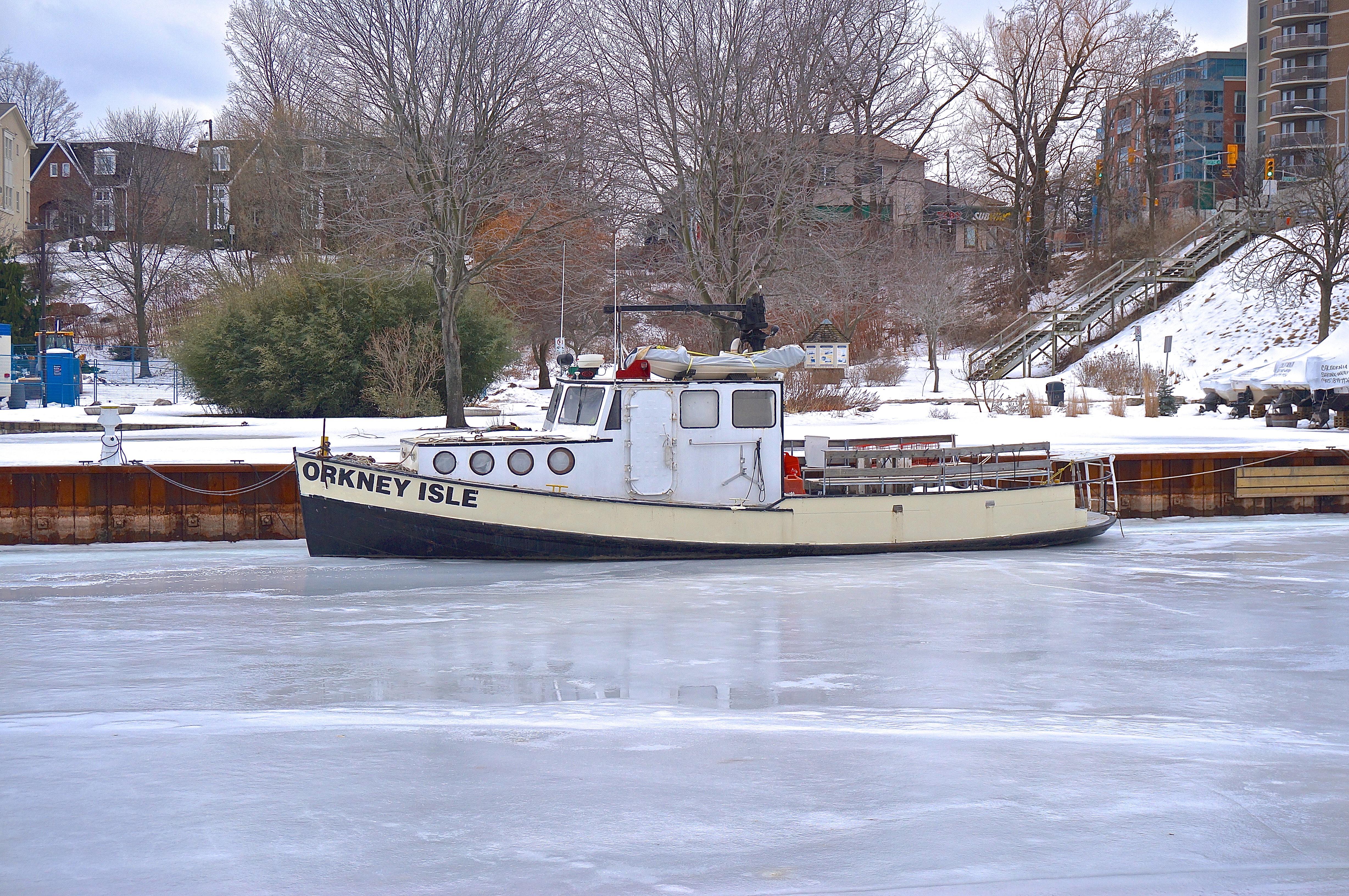 Tug boat in ice in Oakville Harbour | OakvilleNews.Org