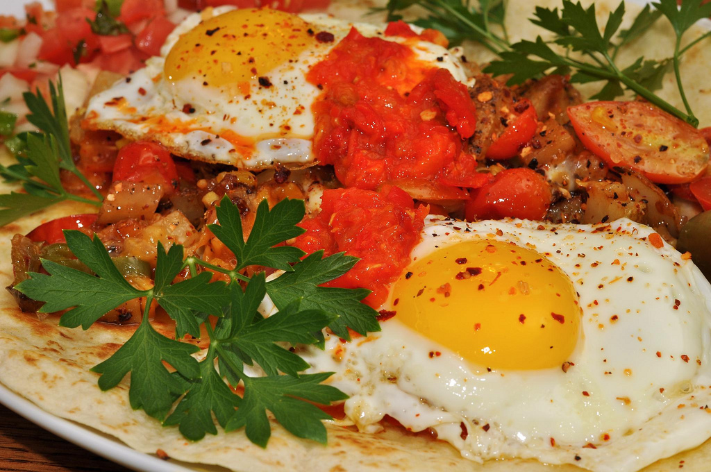 Eggs sunnyside up | jeffreyw  -  Foter  -  CC BY