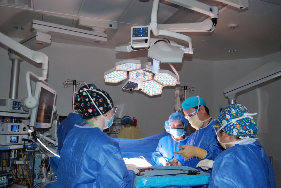 surgery-operating-room-oakville-trafalgar-memorial-hospital