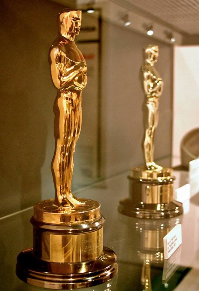 Oscar Award Golden Statue | theglobalpanorama  -  Foter  -  CC BY-SA