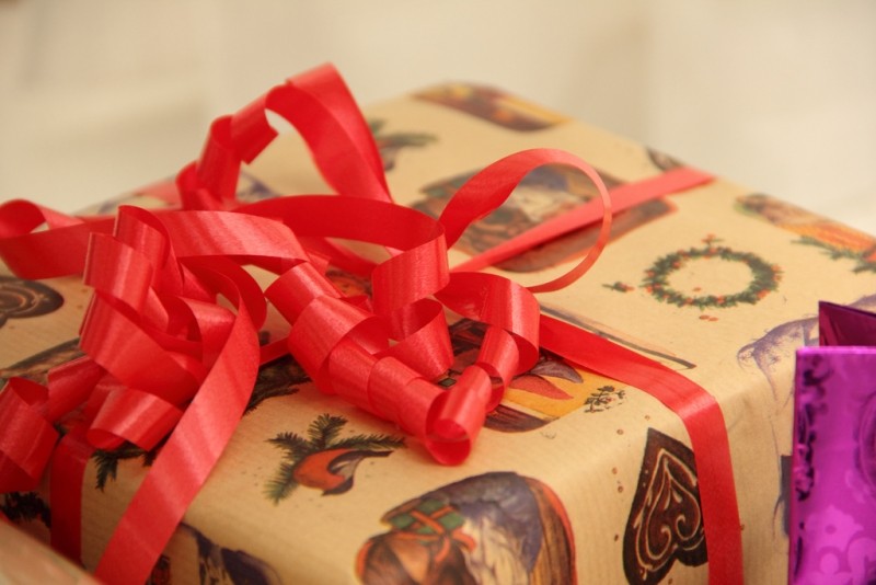 Wrapped gift box |  Hades2k  -  Foter.com  -  CC BY-SA