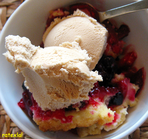 Rhubarb, Strawberry Pie with Ice Cream | Photo credit: ratexla  -  Foter  -  CC BY 2.0